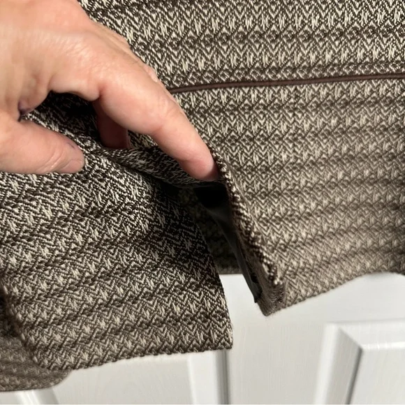 Beautiful Talbots blazer, size 10, wool/cotton, faux leather trim, academia - Picture 9 of 12